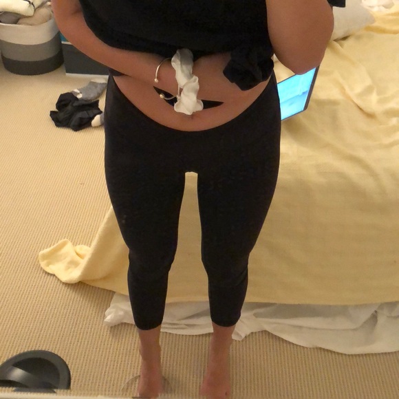 Lululemon cropped black leggings - Picture 4 of 5